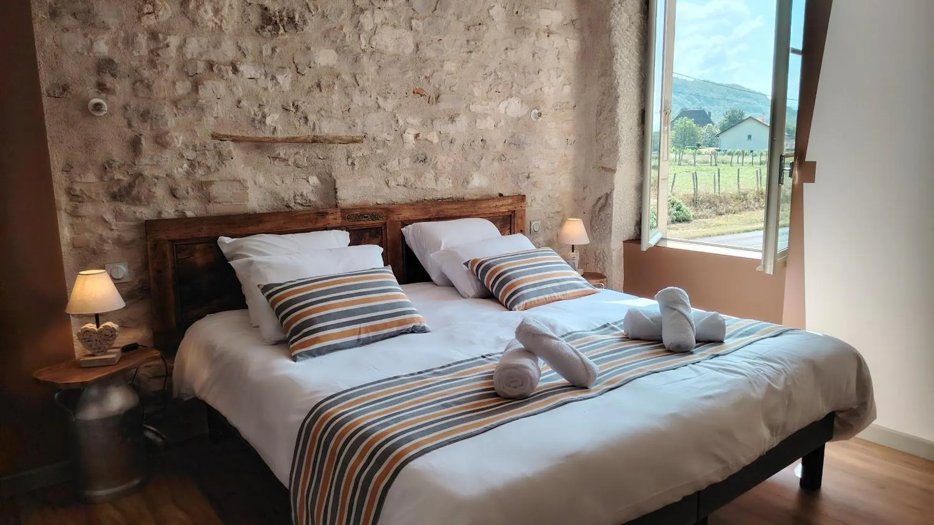 Gites Et Chambre D'Hotes Le Vieux Chene Lhuis 0*,