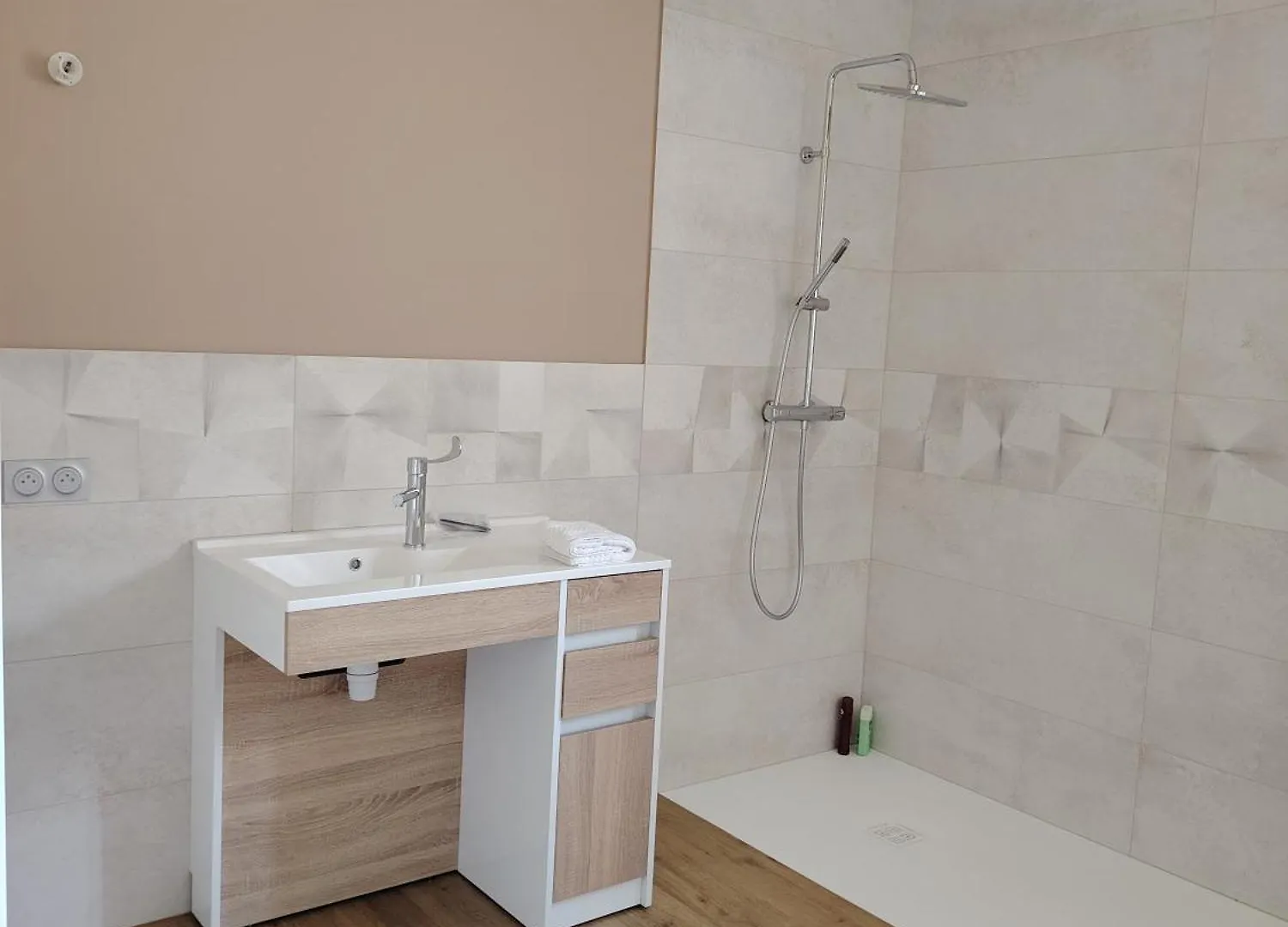 Gites Et Chambre D'Hotes Le Vieux Chene Lhuis 0*,  France