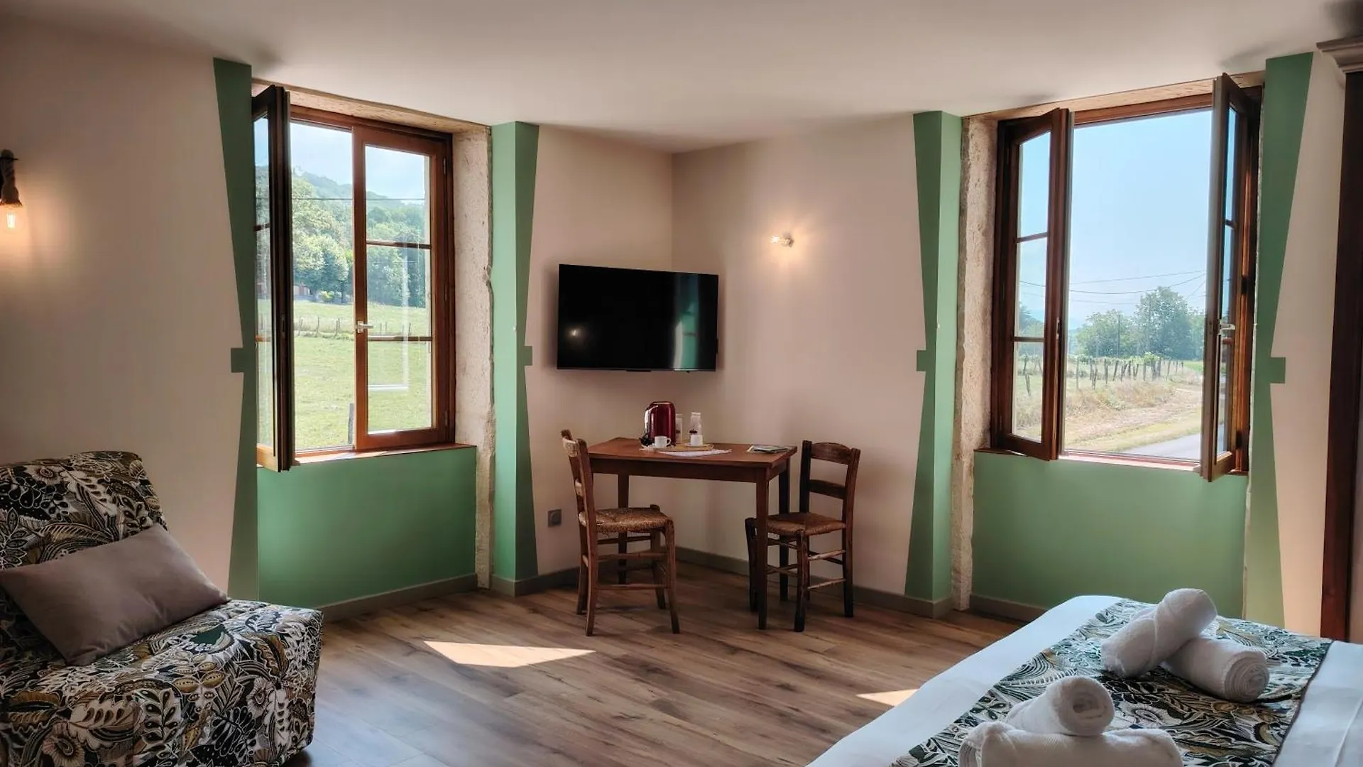 Gites Et Chambre D'Hotes Le Vieux Chene Lhuis 0*,  France